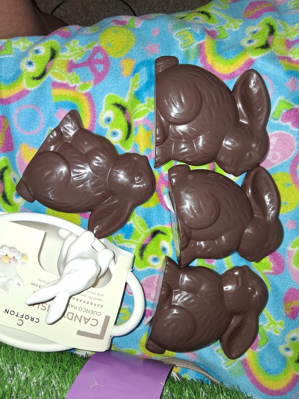 Milk Chocolate Bunny Molded Figurines  - Set of 4 Faux Grass Runner Candy Bowl